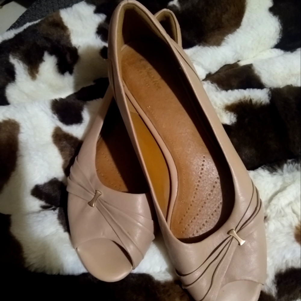 Women's Clarks shoes